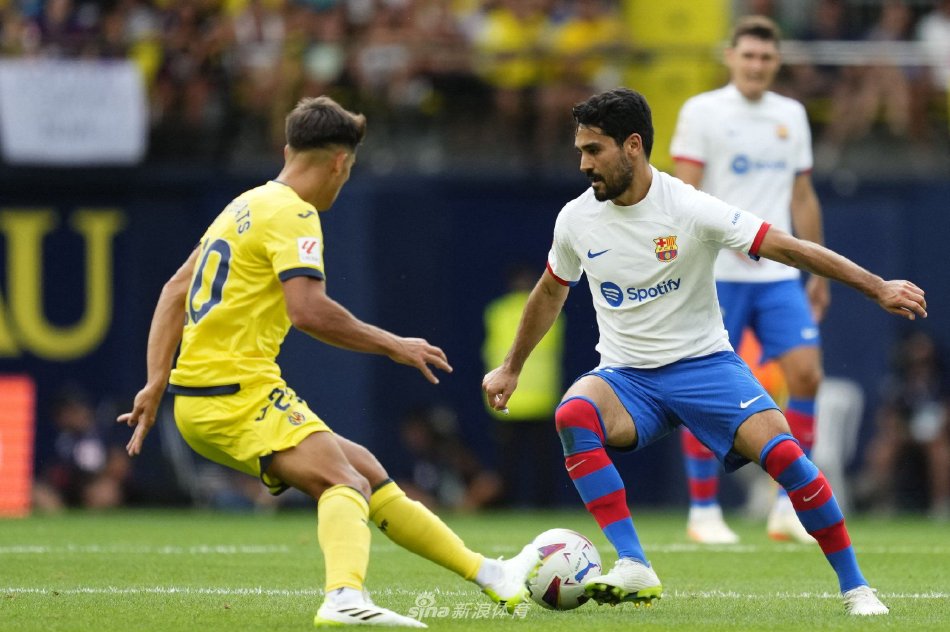 在绿茵场上 在绿茵场上